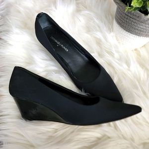 Donald J. Pliner Ediee black Wedge heels size 8